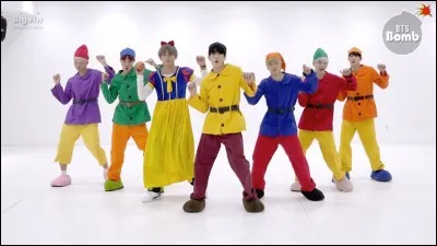 Sur quelle chanson les BTS ont-ils dansé en portant des déguisements de "Blanche-Neige et les sept nains" ?