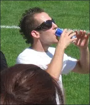 Que fait-il sur cette photo ?