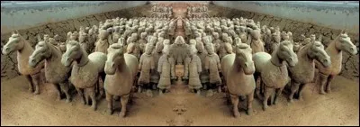 En 209, hélas, mourut Taishi Ci Ziyi, vaillant guerrier du royaume de Wu. Après la chute de quelle dynastie ce royaume voulait-il prendre le contrôle de la Chine ?