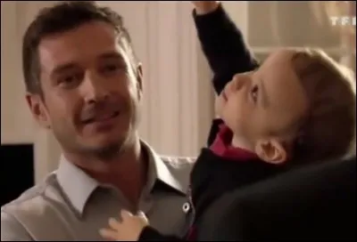 Mathieu ment à Alice, alors qu'il était à Anvers, il lui dit être...