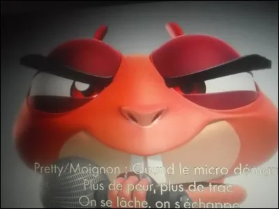 Qui se retourne en premier dans Voice Académie quand Moignon chante ?