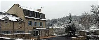 Ancienne commune d'Occitanie, dans l'arrondissement de Mende, Javols se trouve dans le département ...