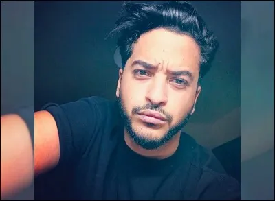 Comment s'appelle ce chanteur ?