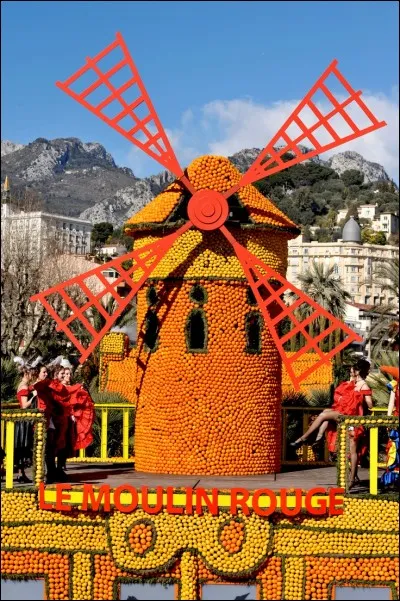 La fête du citron se déroule dans cette ville entre les trois derniers week-ends de février.