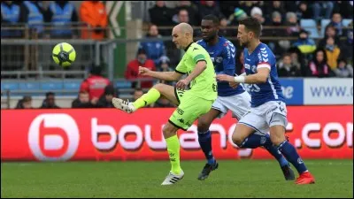 L'arbitre siffle la :