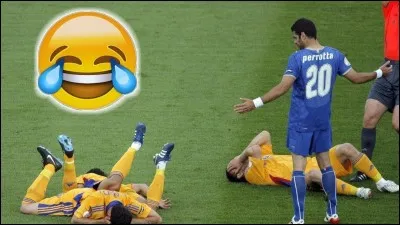 Neymar est démarqué dans la surface de :