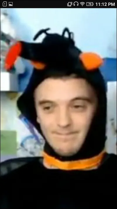 Qui est son ami sur la photo ?