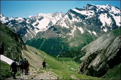 Dans lequel de ces quatre pays pouvez-vous admirer les Alpes ?