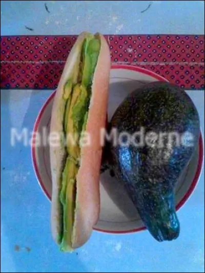 Lequel de ces ingrédients ne devraient pas se retrouver dans la recette originale du saka madezo ?