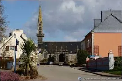 Nous partons maintenant dans le Finistère visiter la ville de Dinéault. Nous serons en région ...