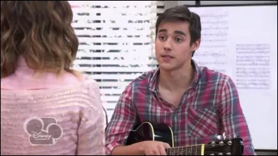 Si un garçon s'approche de toi, ton petit ami devrait être...