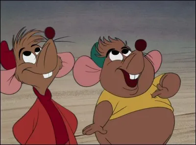 Dans "Cendrillon", que volent Jaq et Gus lorsque dort Lucifer pour terminer la robe de Cendrillon ?