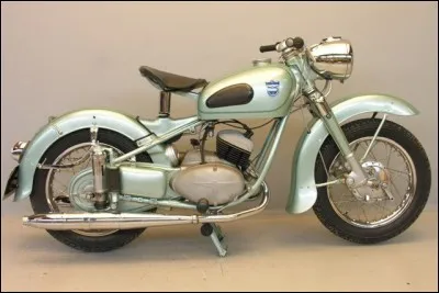 Ce fabriquant de machines à écrire fut allié à Triumph, mais pas pour les motocyclettes ! Quelle est cette marque ?