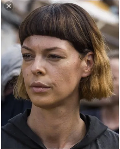 Elle se prénomme...