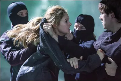 L'héroïne se fait attaquer par trois hommes dont Al.