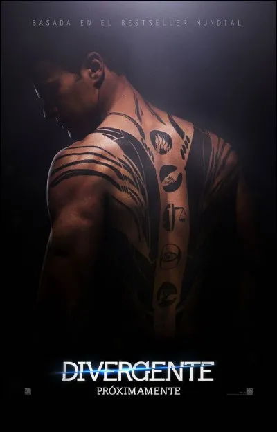 Il possède un énorme tatouage dans le dos.