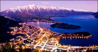 &Agrave; quel pays la ville nomm&eacute;e Queenstown est-elle situ&eacute;e ?