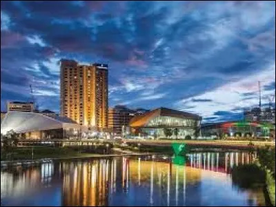 Ad&eacute;la&iuml;de est une ville c&ocirc;ti&egrave;re cosmopolite. Elle se situe en :