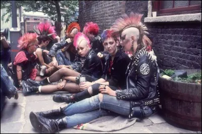 Des boots que l'on voit chez les skins et les punks ; ce sont des :