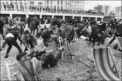 Une station balnéaire britannique fut le théâtre de plusieurs affrontements entre mods et rockers dans les années 60. Quelle est cette ville ?