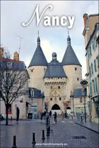 Une des ces places ne se trouve pas à Nancy. Pouvez-vous me dire laquelle ?
