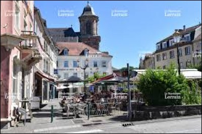Nous commençons avec Saint-Avold (Moselle), ville où les habitants se nomment ...