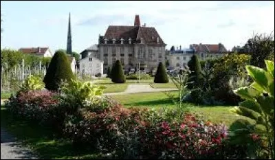 Vous connaissez Baccarat (Meurthe-et-Moselle) pour son cristal ou son pâté lorrain. Mais connaissez-vous le gentilé de ses habitants ?