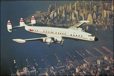 Mis en service en 1945, le Constellation, produit à plus de 800 exemplaires, a été utilisé d'abord par la TWA et la Panam puis par toutes les grandes compagnies. C'est le premier avion de ligne pressurisé en utilisation généralisée, il inaugure l'ère du service aérien abordable et confortable. Quel est le constructeur du Constellation ?