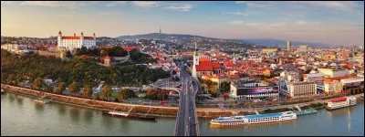 Bratislava est la capitale de Slovénie.
