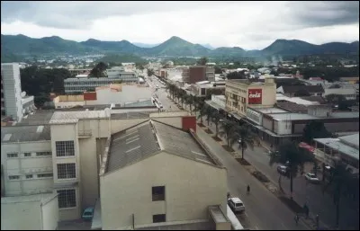 Mutare est une ville de l'est du/de la :