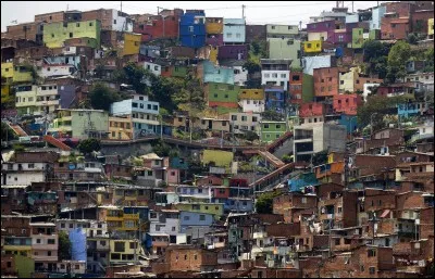 Medellín est surnommée "la ville du printemps éternel". Où se trouve-t-elle ?