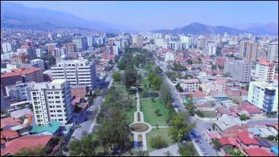 Cochabamba est le siège du Parlement sud-américain. Quel est son pays ?