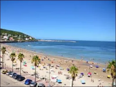 Piriápolis est une baie, une ville, une municipalité et une station balnéaire. Elle se situe au/en :