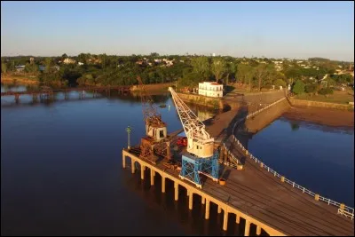 La population de la ville de Salto s'élevait à 104 011 habitants en 2011. Où se trouve-t-elle ?