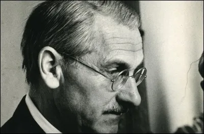 Je suis une pièce de théâtre écrite par Jean Anouilh. Qui ment ?