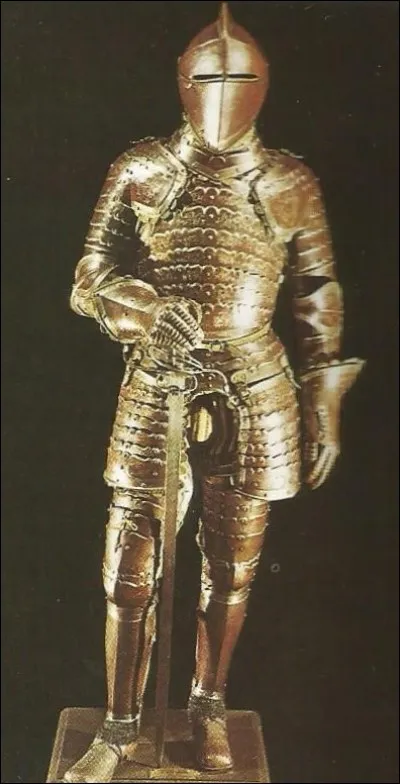 Sur une armure, où se trouve l'armet ?