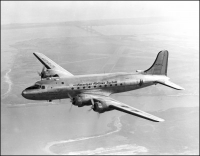 American Overseas Airlines a été la première compagnie américaine à ouvrir un service commercial sur l'Atlantique ; c'était avec un DC 4. A quelle date ?