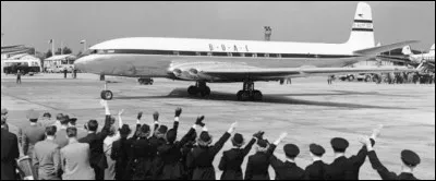 Le Comet de Havilland DH 106 est le premier avion de ligne à réaction de l'histoire de l'aviation civile. Son premier vol commercial inaugure le service régulier de Londres à Johannesbourg. A quelle date était-ce ?