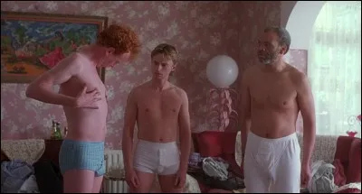 Ce film avec une flopée de tout nus est l'un des plus célèbres, des plus drôles et des plus touchants aussi. Quel nom porte la nudité intégrale mise en scène ici ?