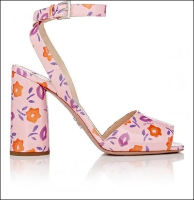 Elle s'appelle Hélène et patauge dans la boue. C'est Georges qui le dit. Quelles sont ses chaussures ?