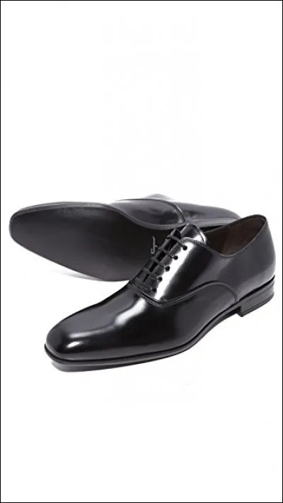 Celui-ci échange vicieusement ses slippers vernis avec les chaussures plus confortables d'un compagnon d'infortune...