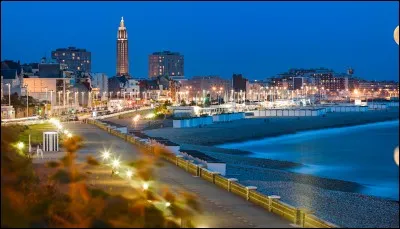 Cette ville renferme de nombreux monuments en béton armé.