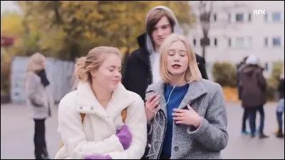 Qui est amoureuse de William avant qu'il ne soit avec Noora ?