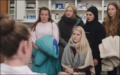 Dans quelle ville habitent tous les lycéens ?