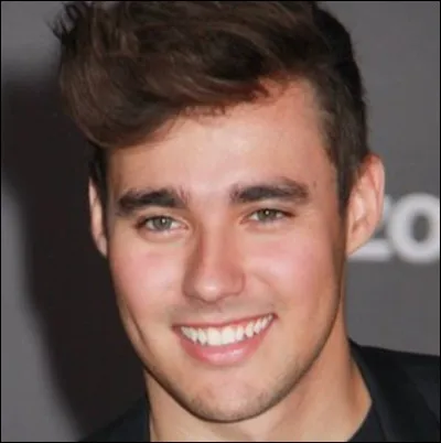 Avec quoi León vient-il chercher Tini ?