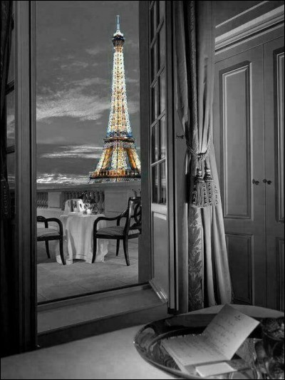 Qui chantait "Demain Paris, demain Paris, aucun cadran n'affiche la même heure" ?