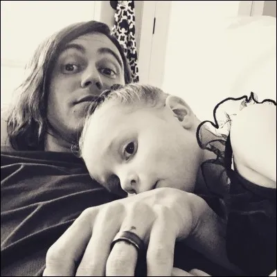 Comment s'appelle sa fille ? (trop mignonne !)