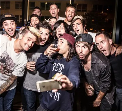 Avec quel groupe a-t-il collaboré pour la chanson "King For A Day" ?