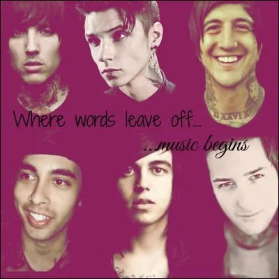 Avec quel groupe a-t-il collaboré pour la chanson "Paper Planes" ?