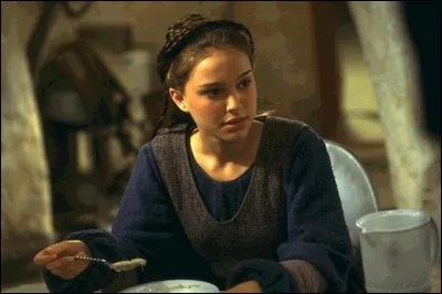 Dans l'épisode 1, quel âge avait Padmé Amidala ?